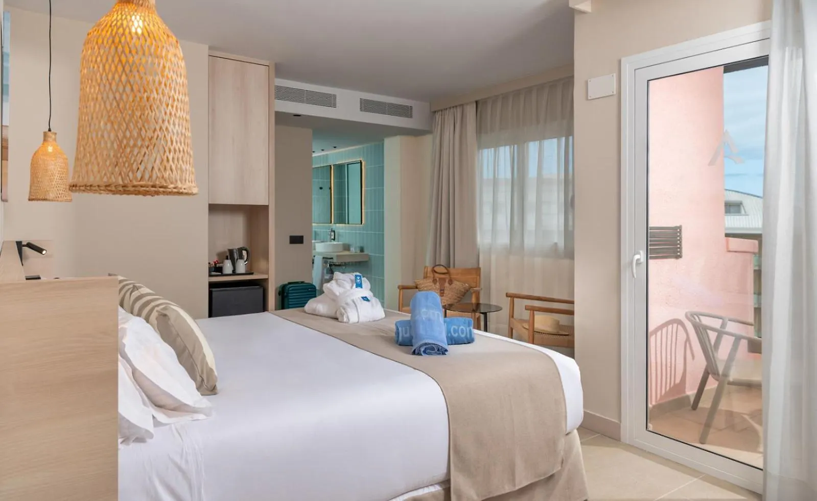 Aqua Hotel The Breeze (Adults Only +18) All Inclusive Santa Susanna 4*,  Spanje